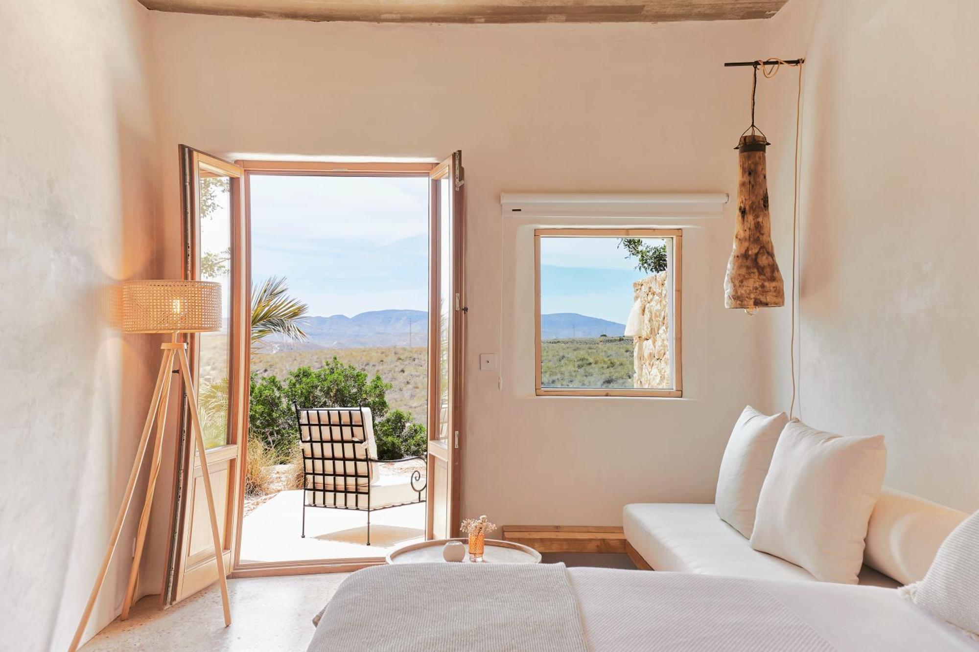 Hotel Equilicua Agua Amarga (Almeria)